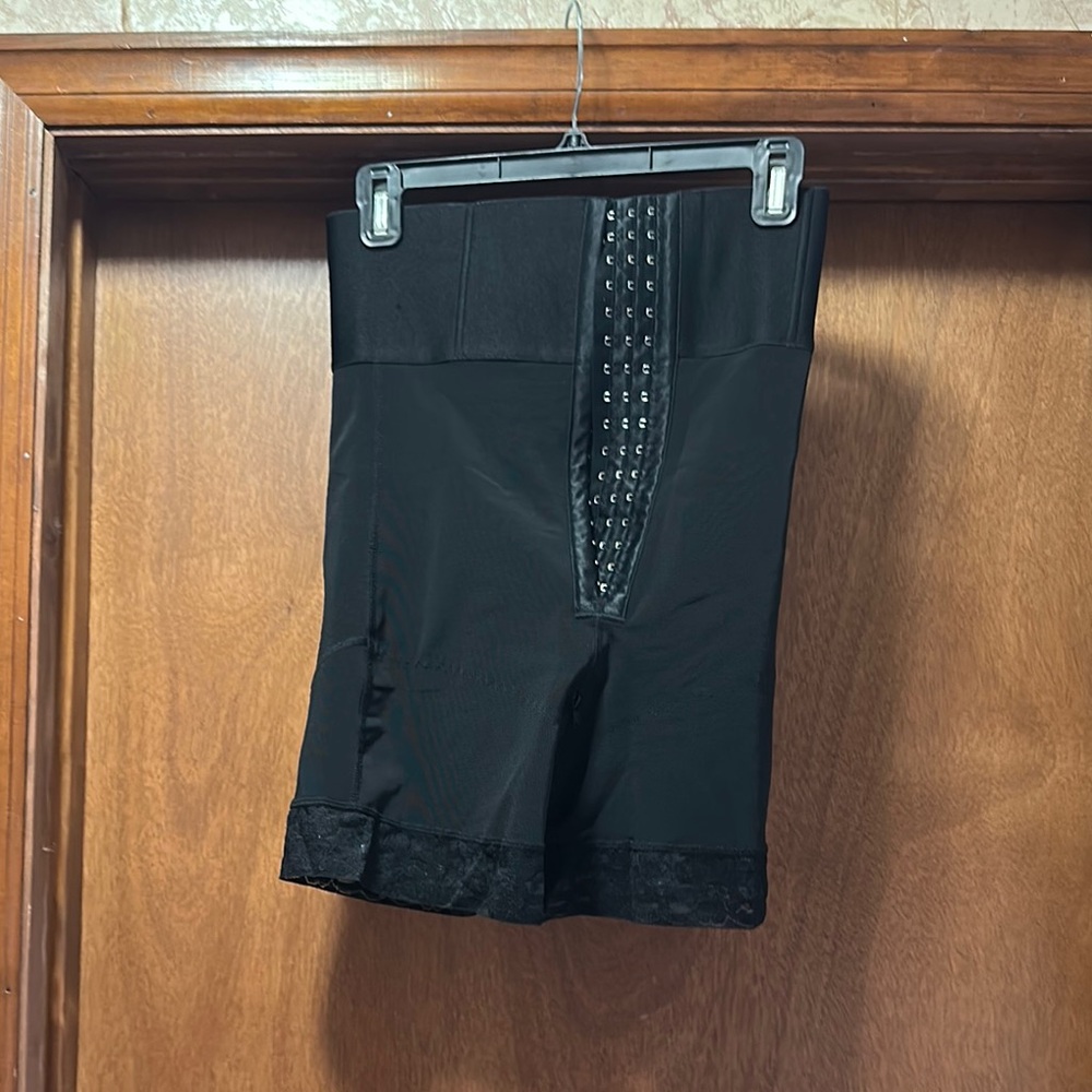 Black Women's shapewear NWOT